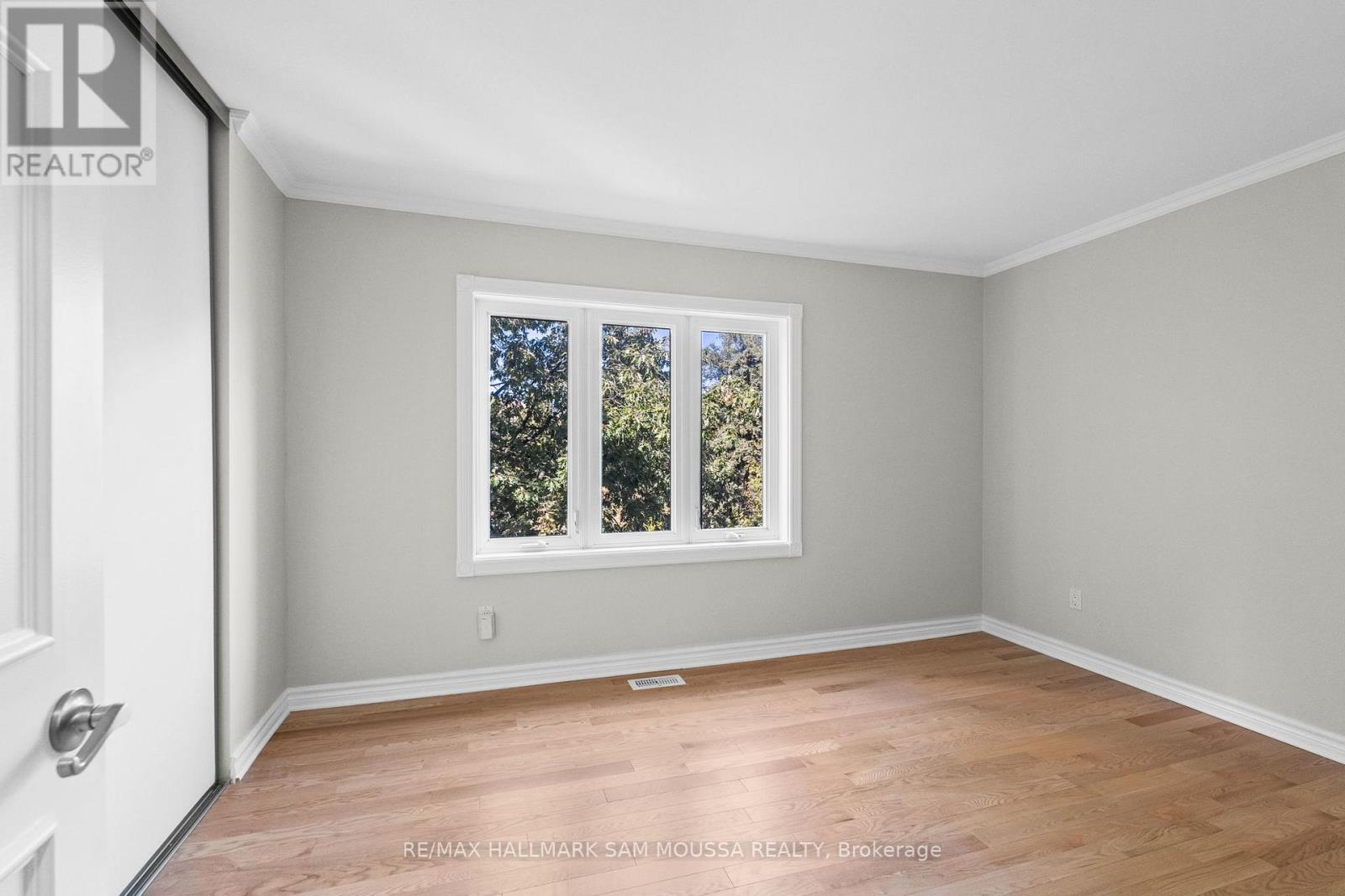 4 - 60 Greenfield Avenue