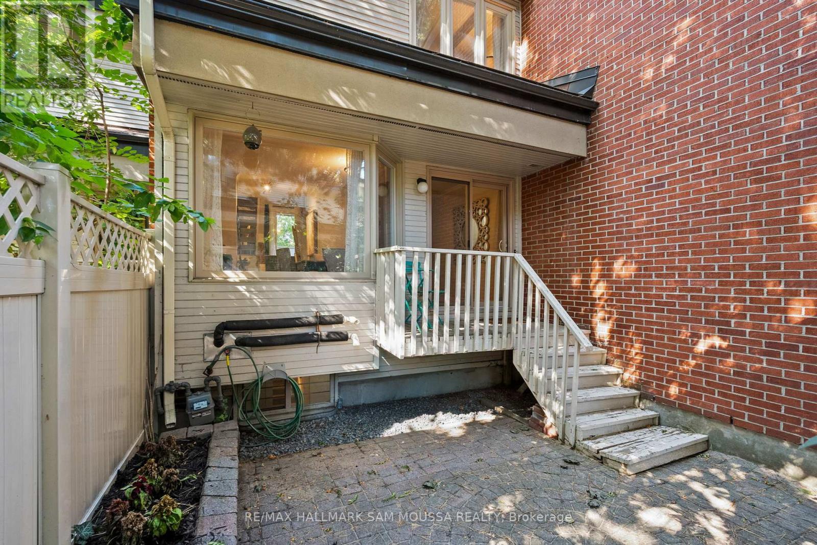 4 - 60 Greenfield Avenue