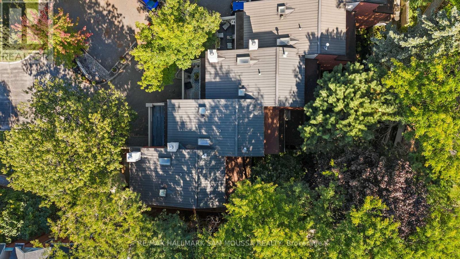 4 - 60 Greenfield Avenue