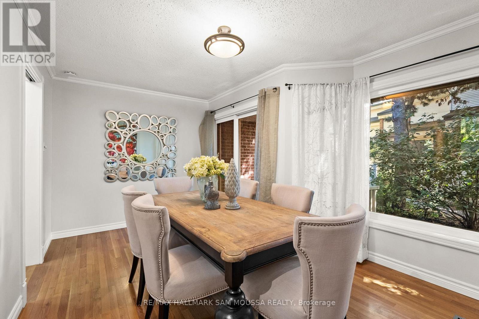 4 - 60 Greenfield Avenue
