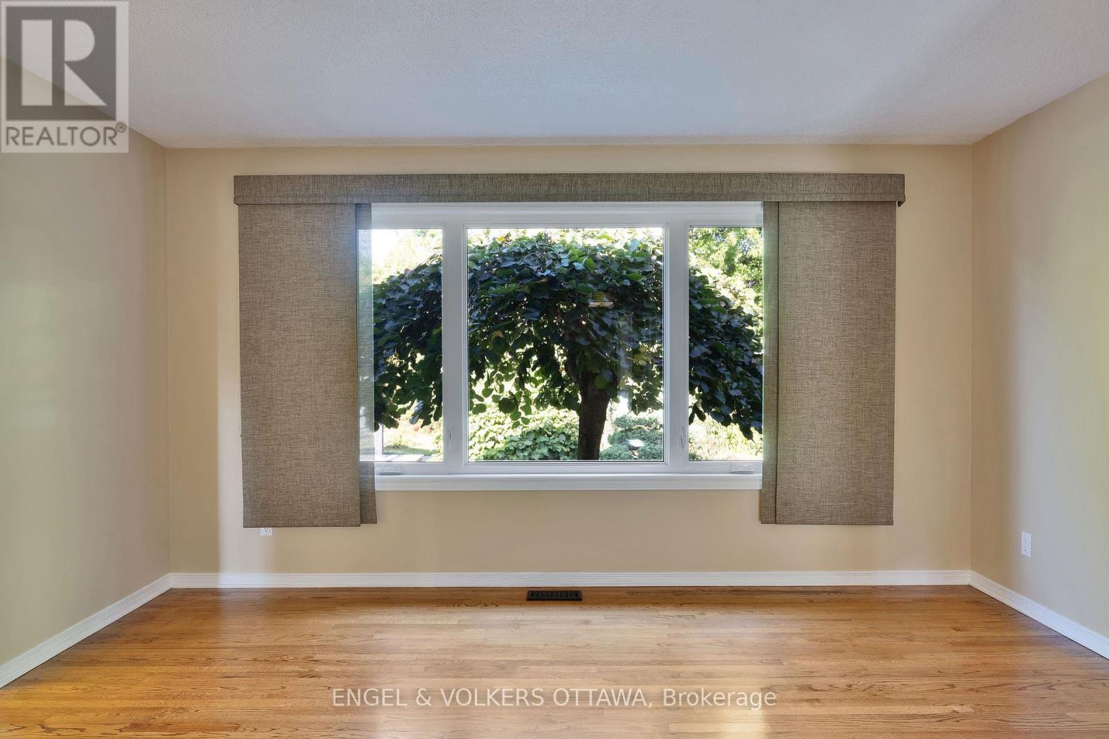 5233 Mclean Crescent