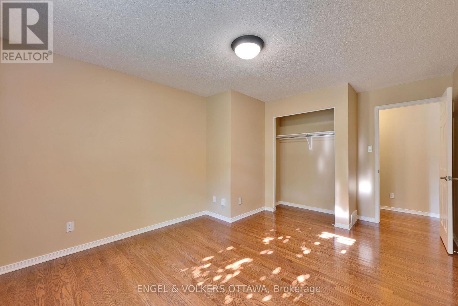 5233 Mclean Crescent