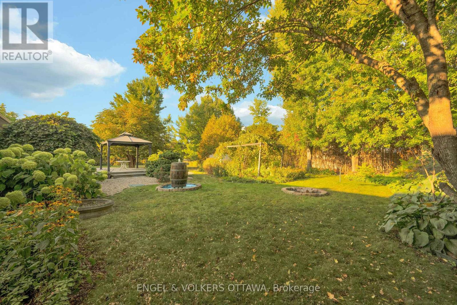 5233 Mclean Crescent
