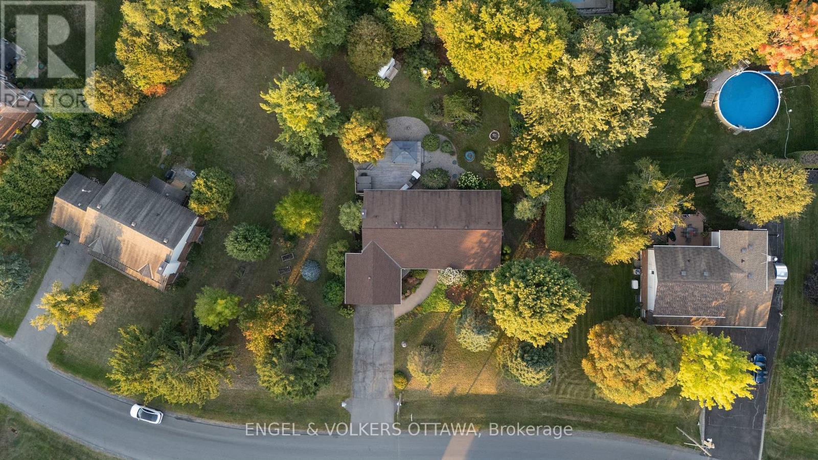 5233 Mclean Crescent