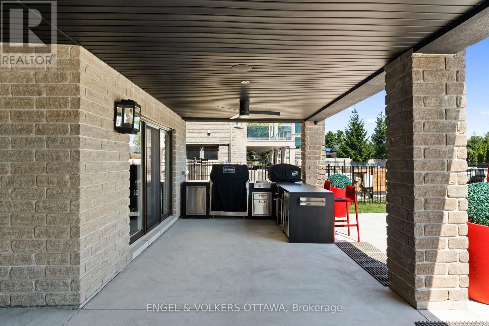 151 Winding Way E