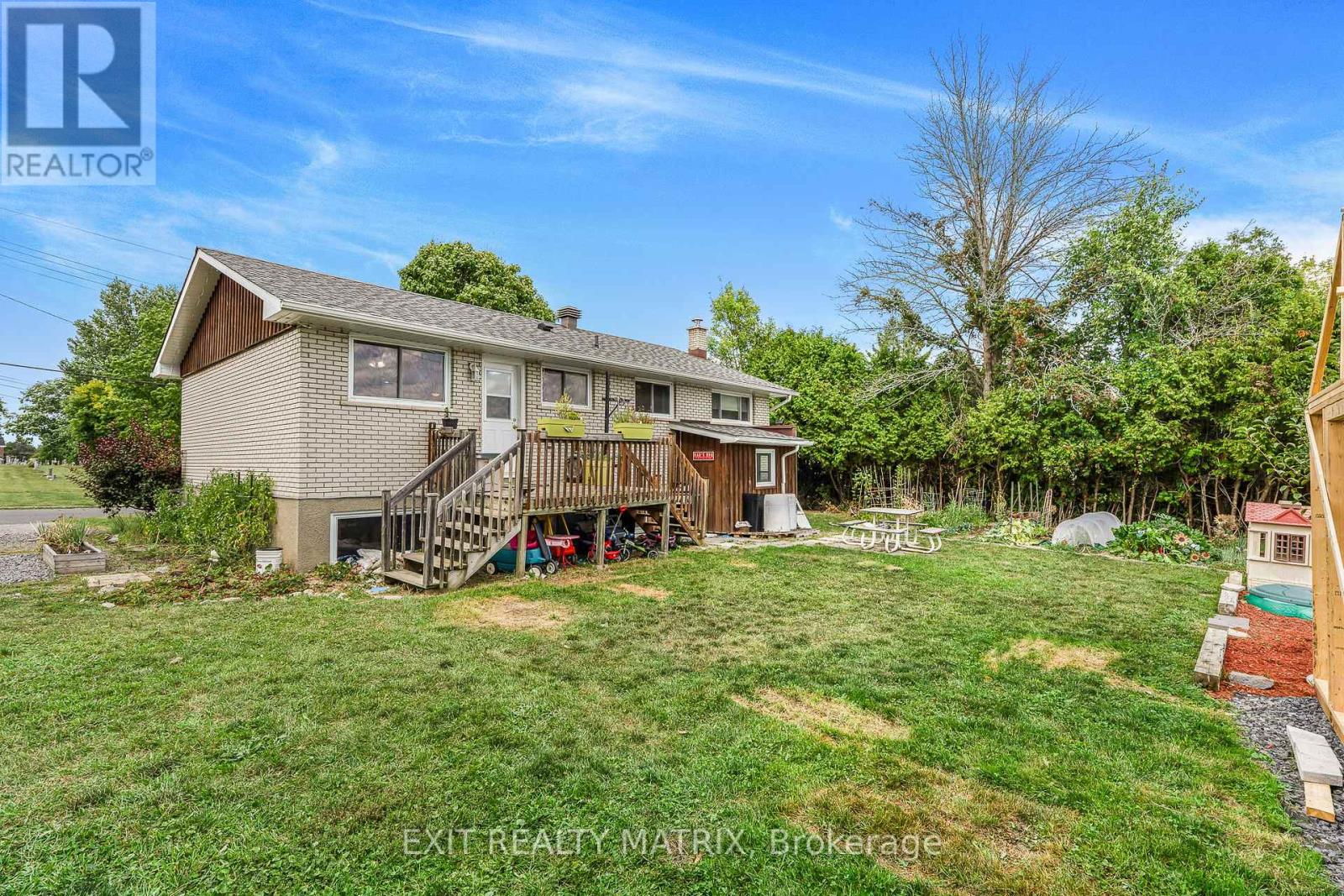 94 Peel Street E