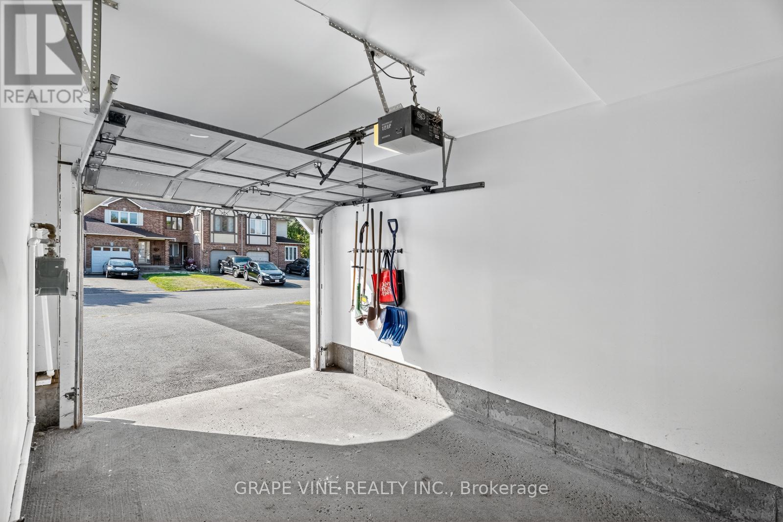 204 Hunterswood Crescent