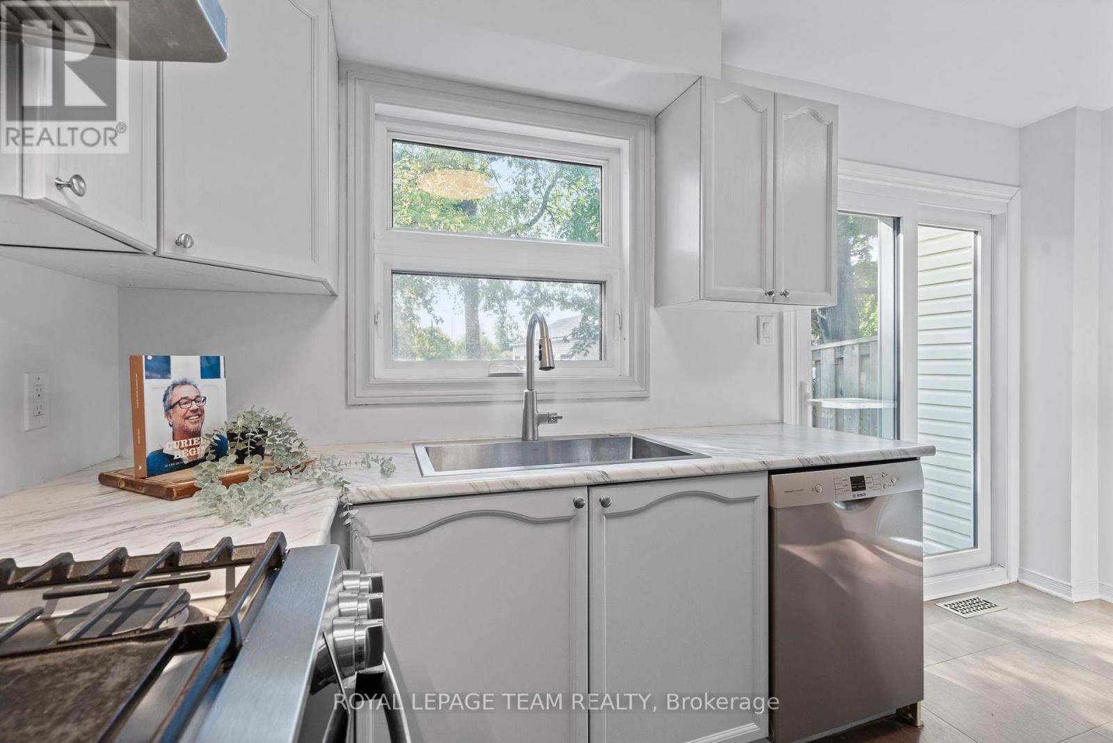 230 Currell Avenue
