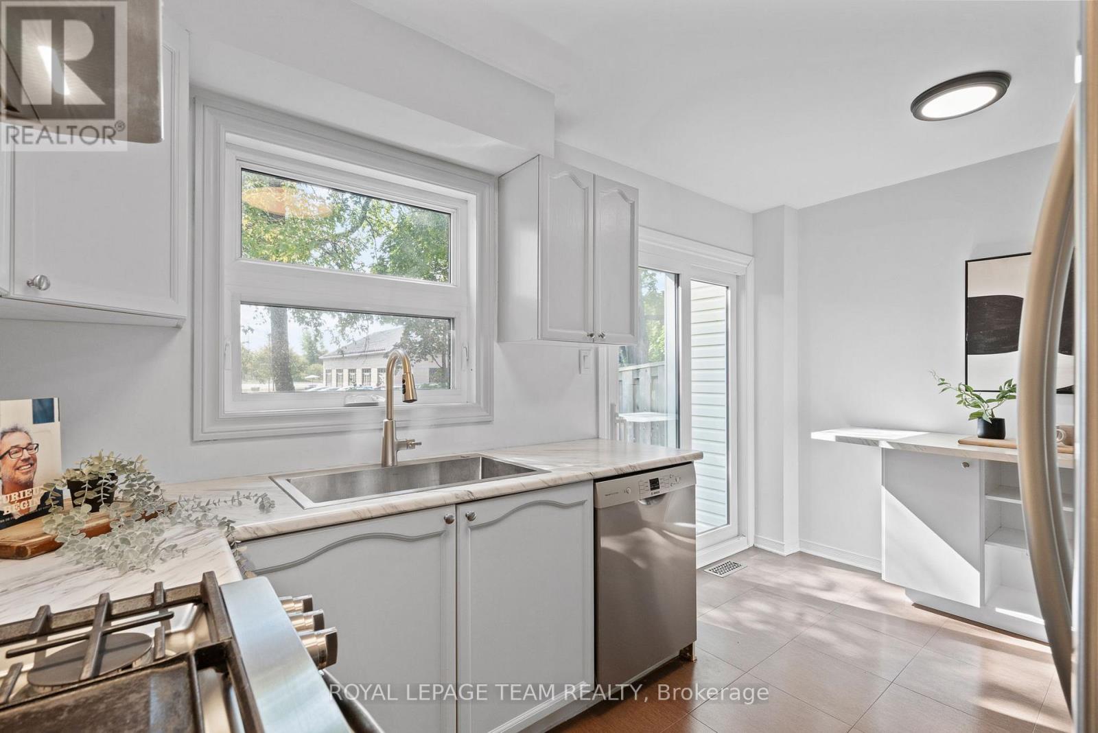 230 Currell Avenue