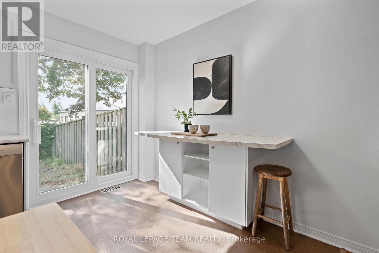 230 Currell Avenue