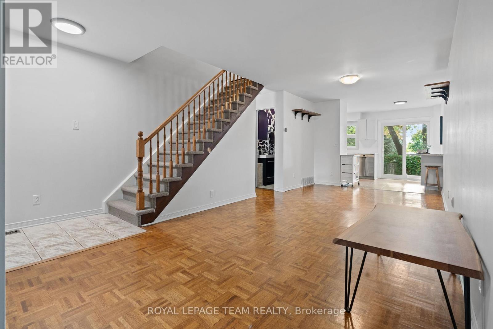 230 Currell Avenue