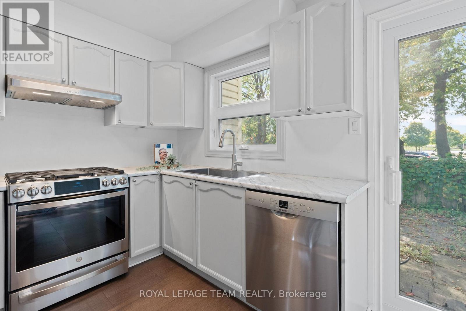 230 Currell Avenue