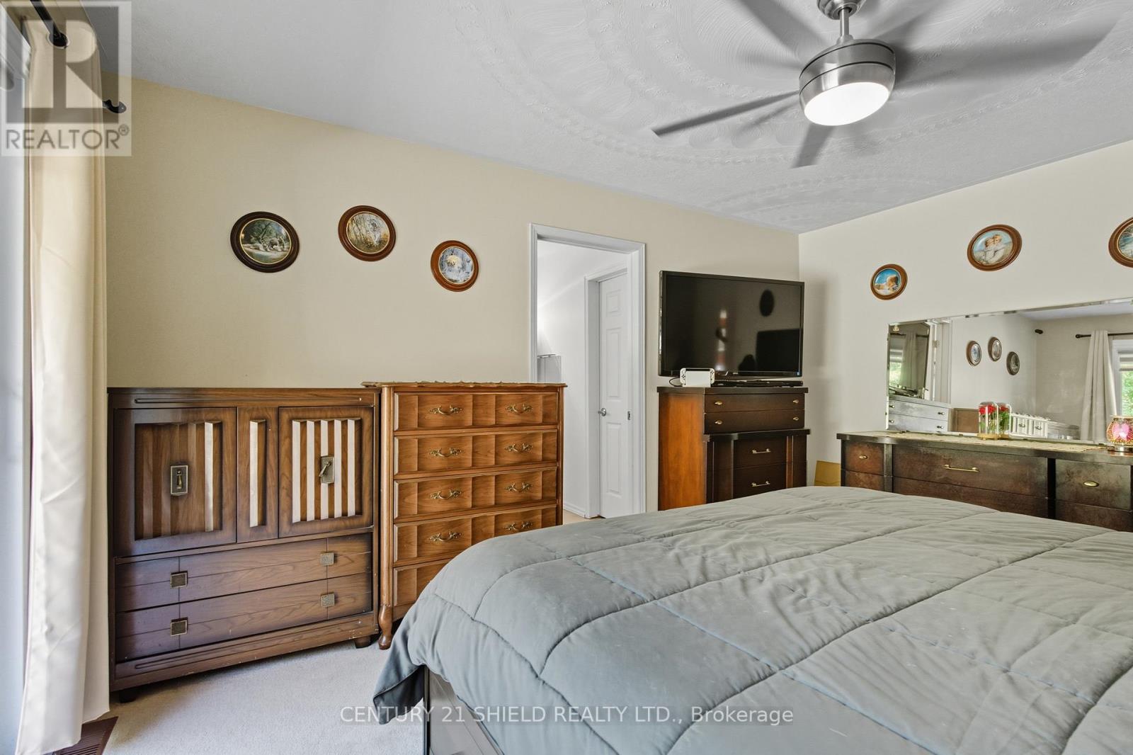 4555 Glen Roy Road