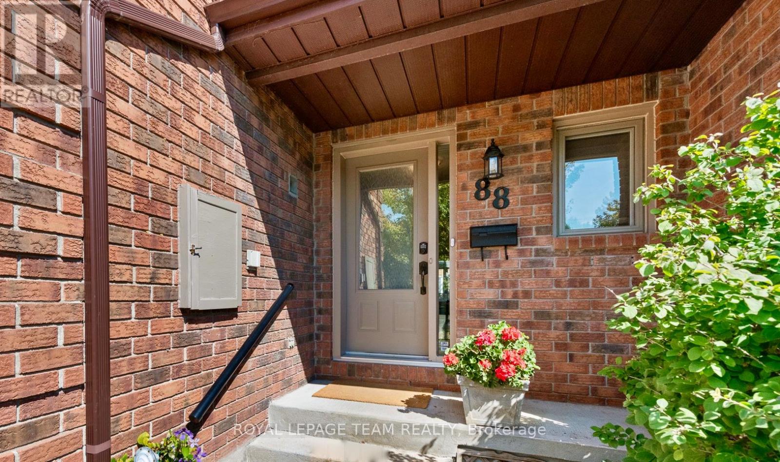 88 Waterton Crescent