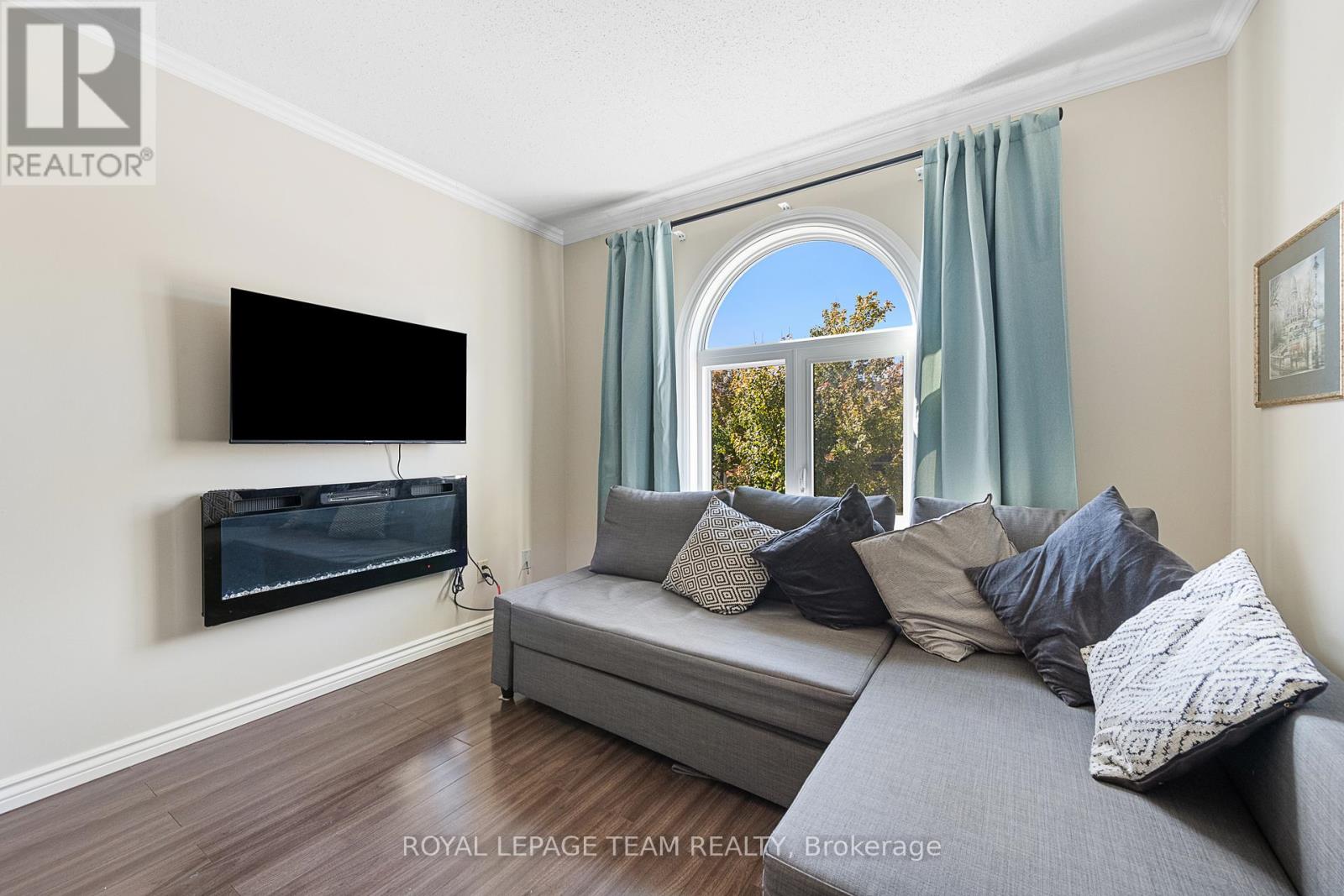 88 Waterton Crescent