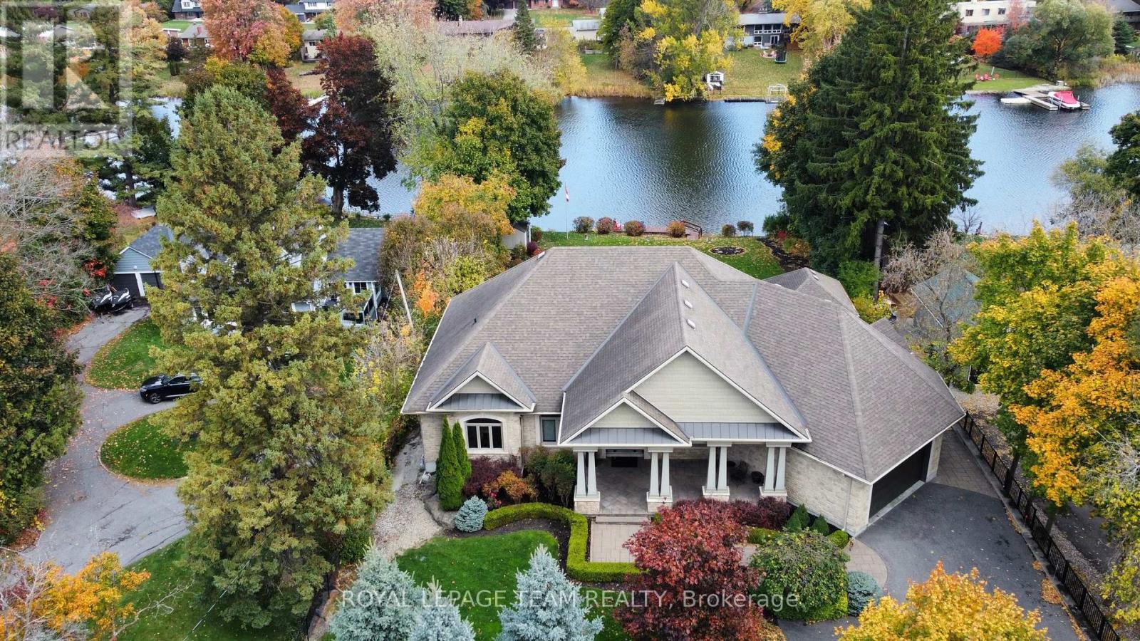 5591 Manotick Main Street