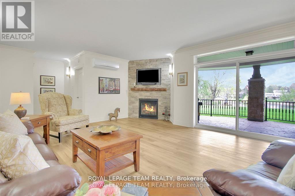 5591 Manotick Main Street