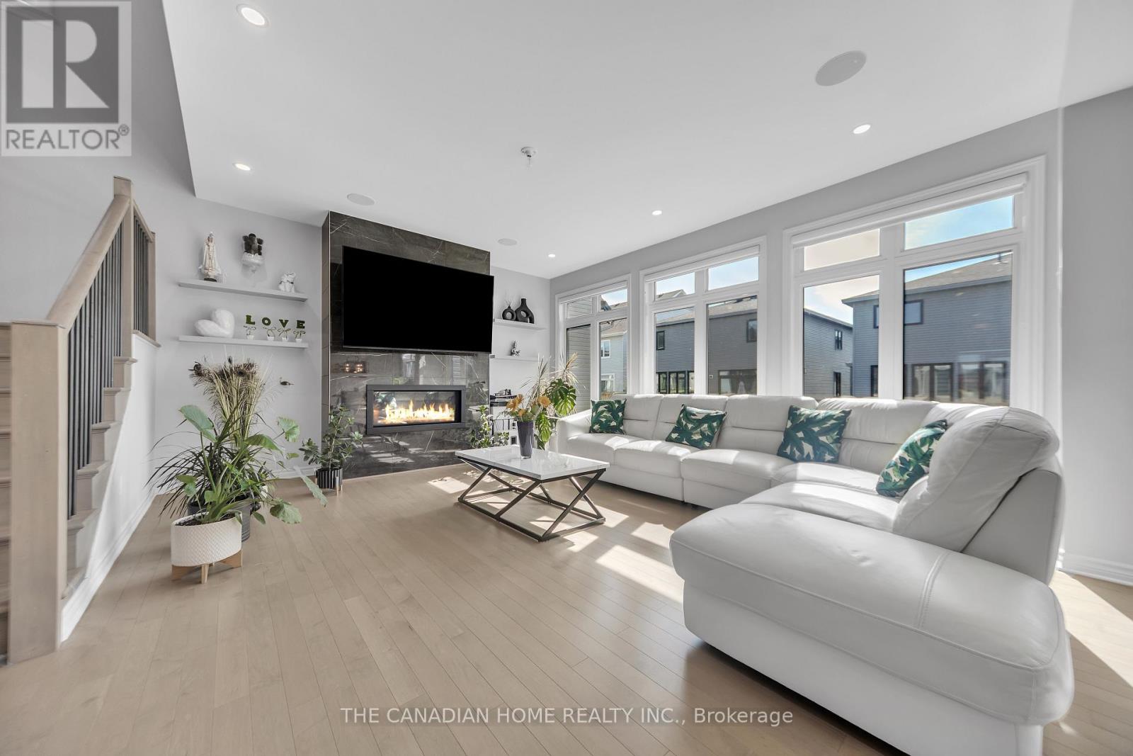 711 Moonflower Crescent