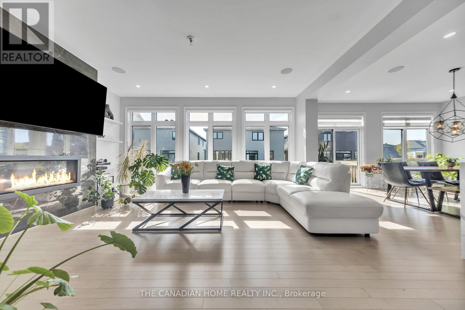711 Moonflower Crescent