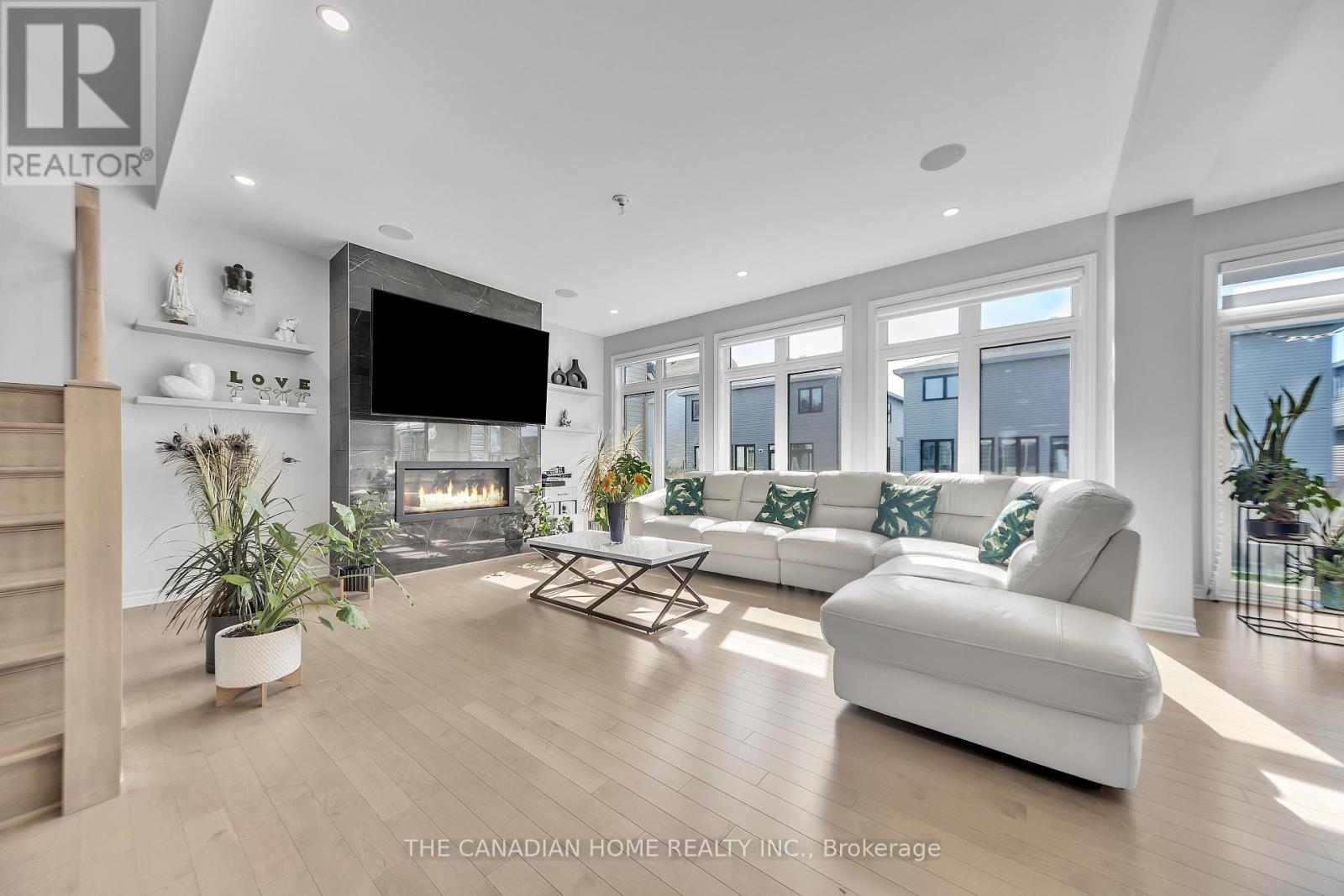 711 Moonflower Crescent