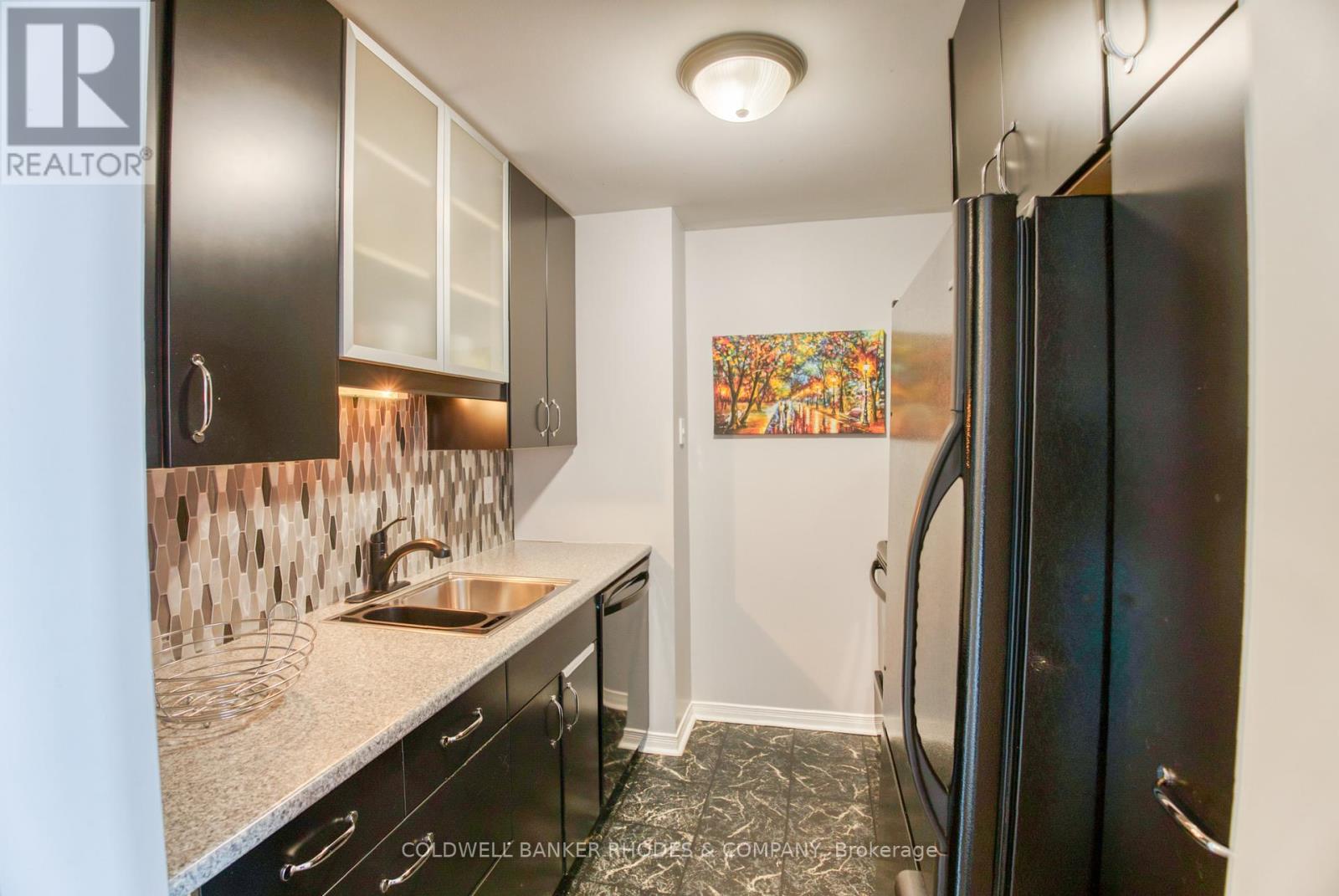 1105 - 556 Laurier Avenue W