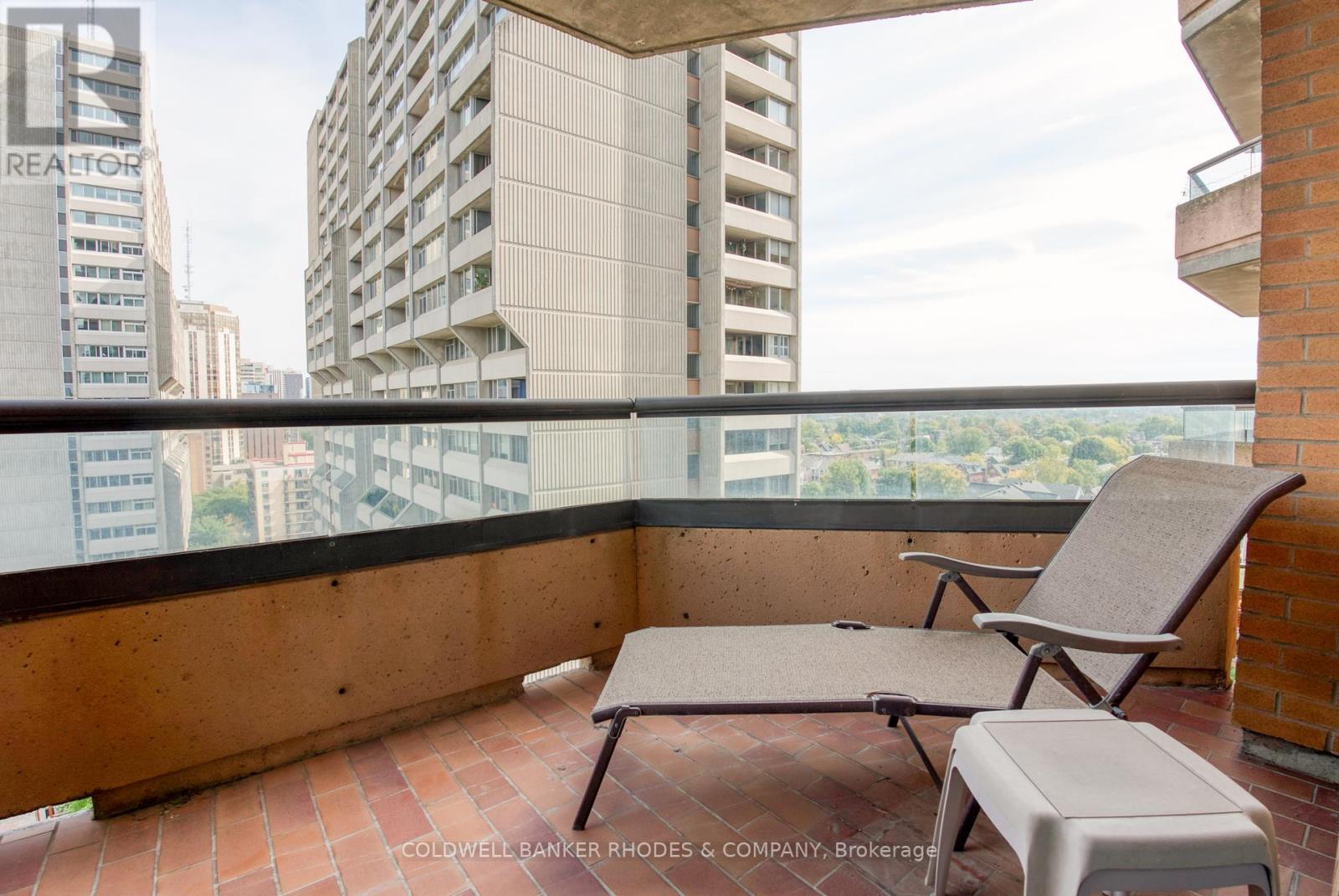 1105 - 556 Laurier Avenue W