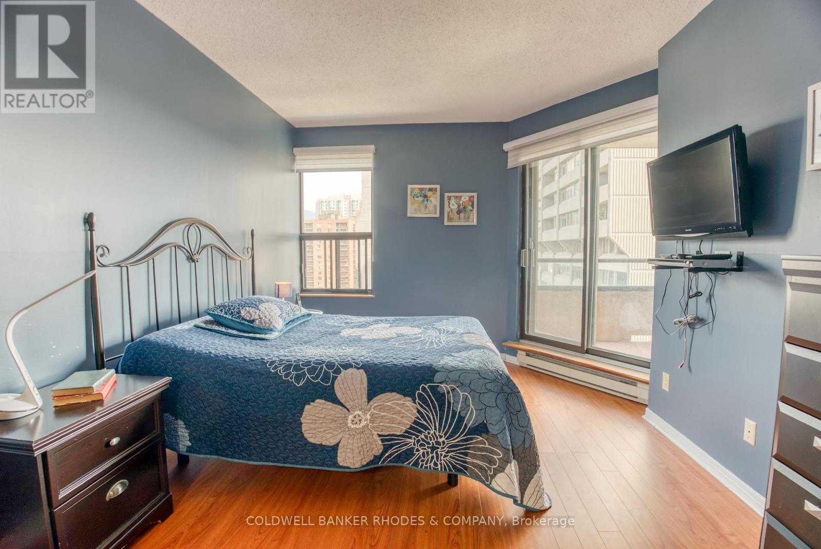 1105 - 556 Laurier Avenue W
