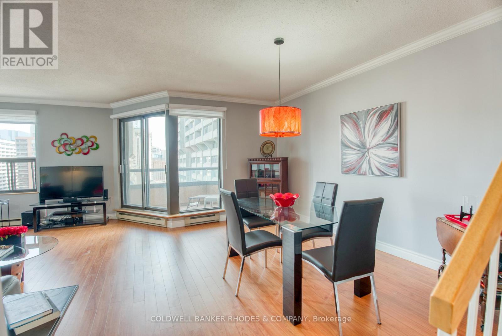 1105 - 556 Laurier Avenue W