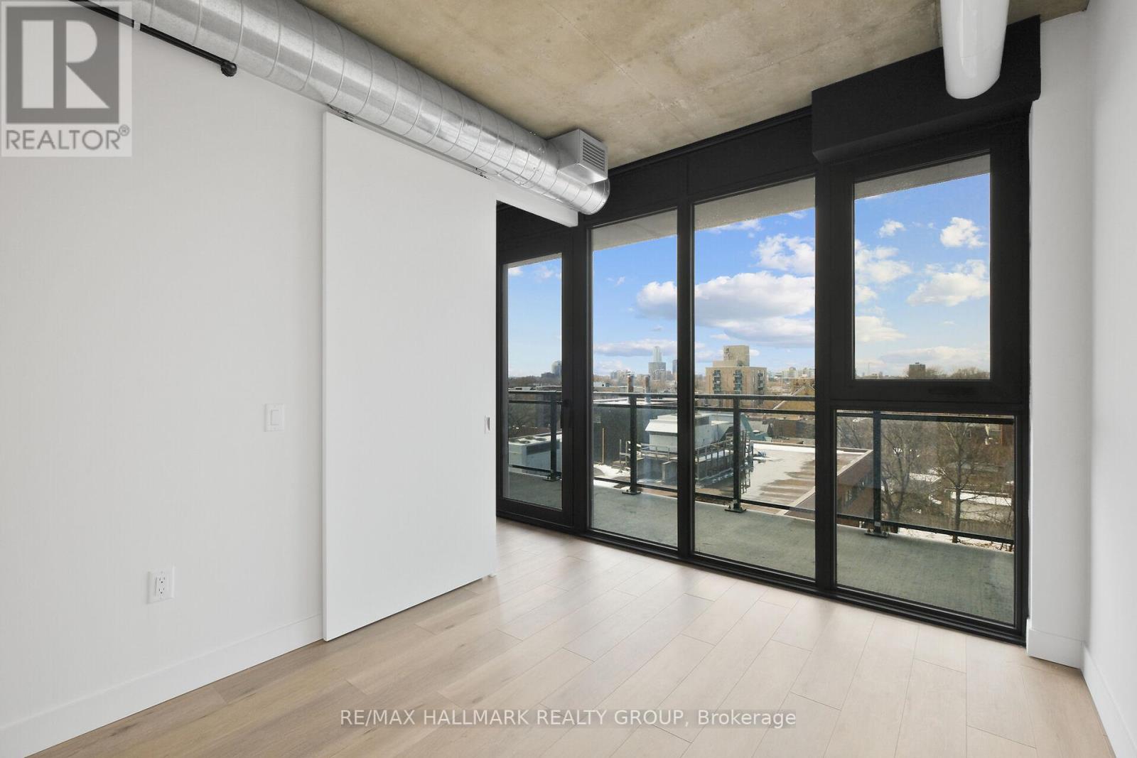 617 - 10 James Street
