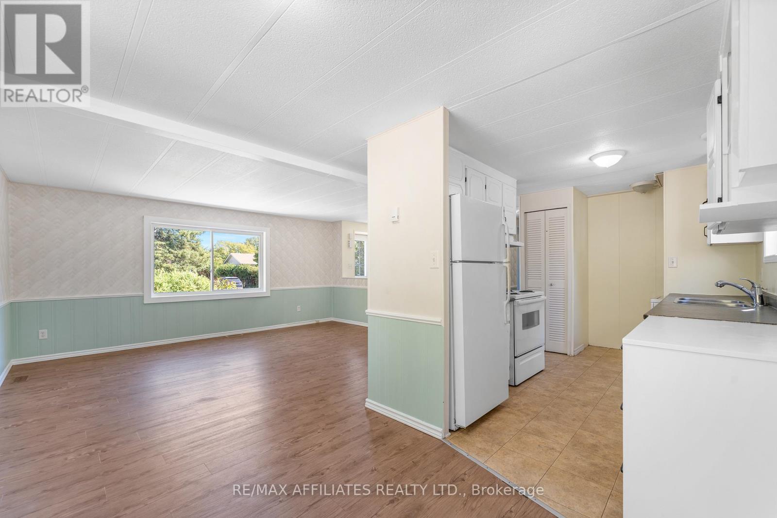 5 Fringewood Drive