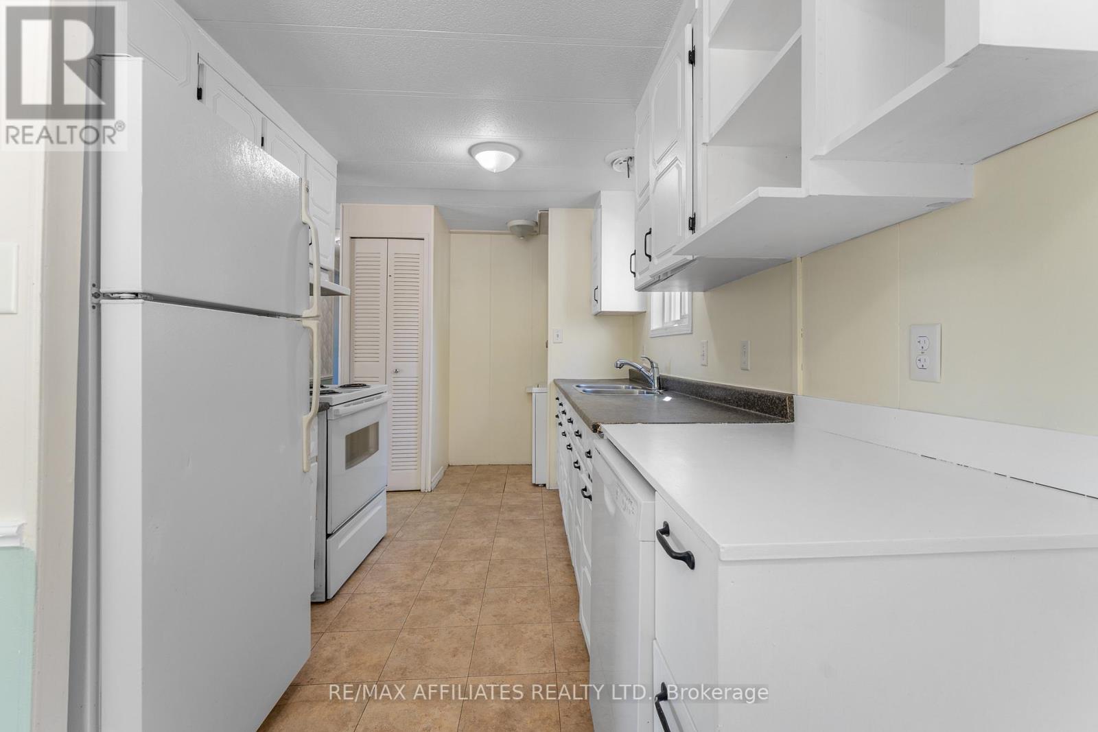 5 Fringewood Drive