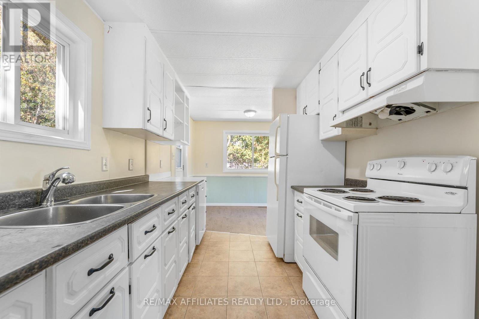5 Fringewood Drive