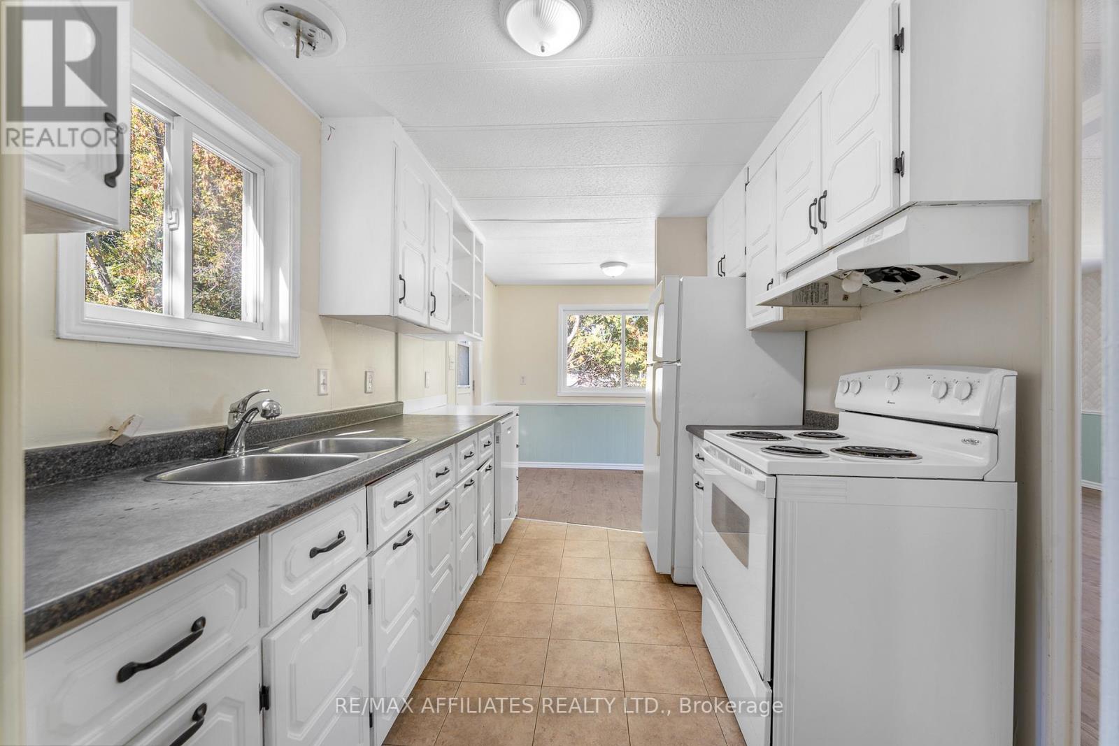 5 Fringewood Drive