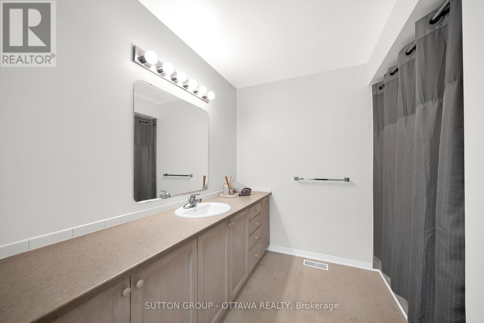 128 Annapolis Circle