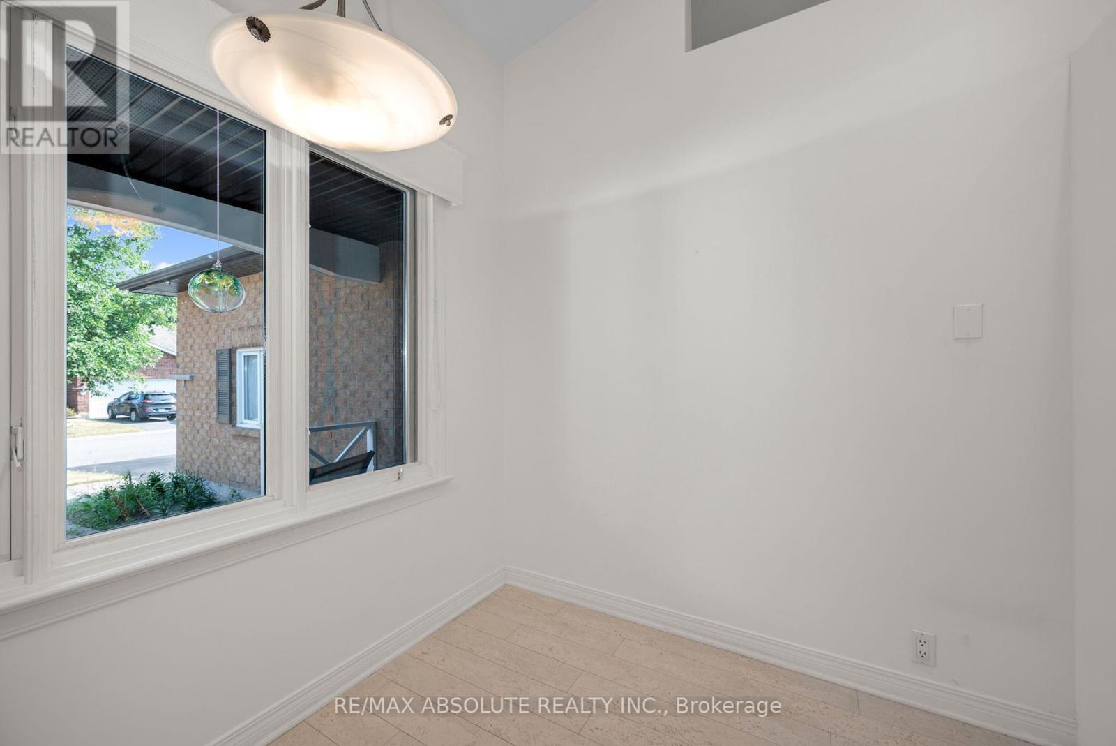 87 Waterthrush Crescent