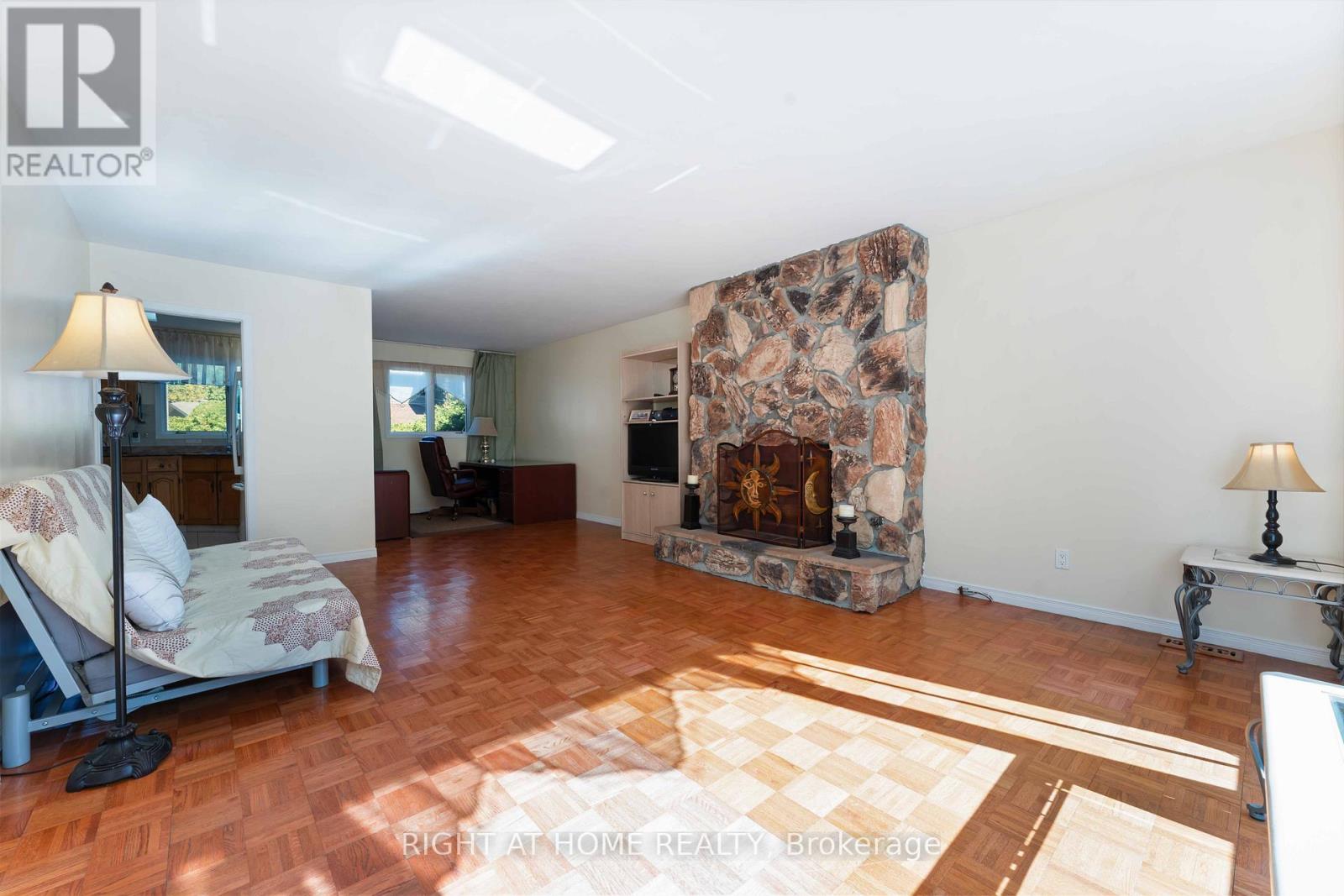 2221 Circle Place