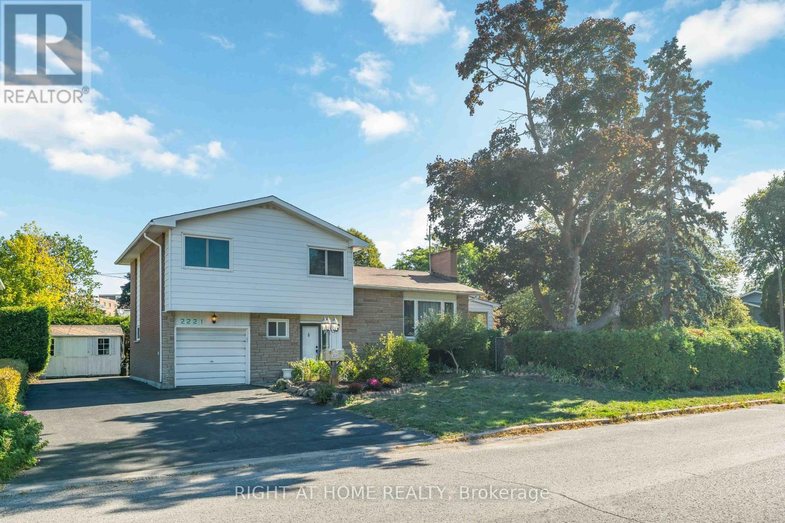 2221 Circle Place