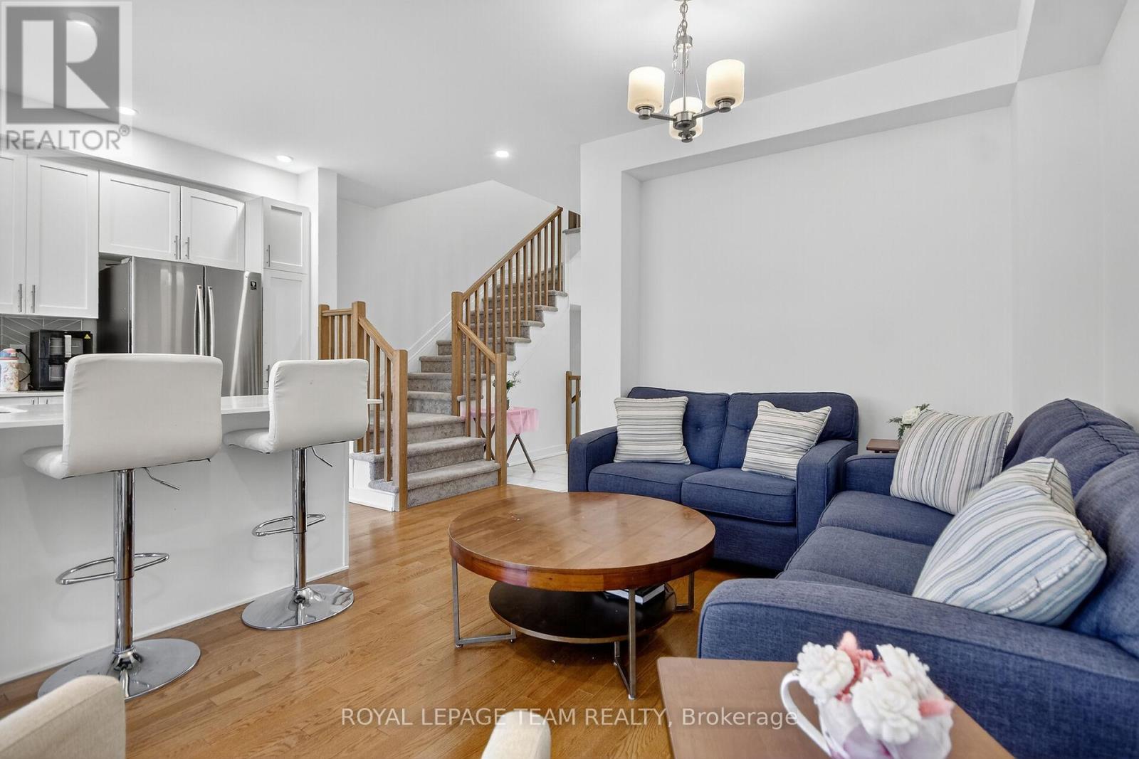 337 Ibanez Walk