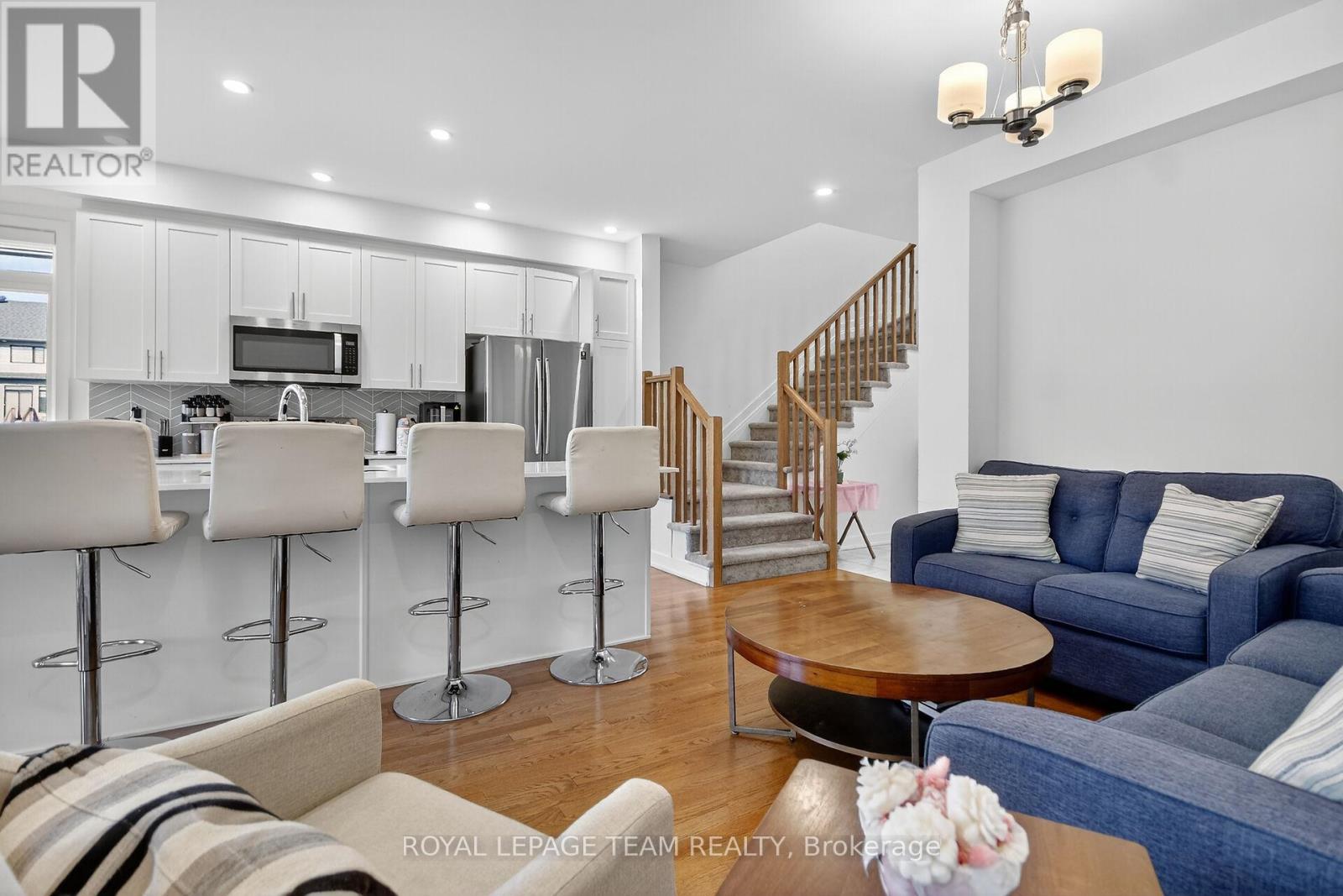 337 Ibanez Walk