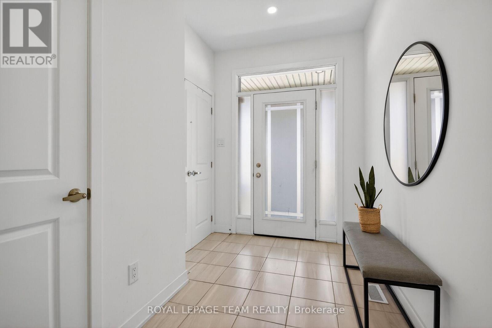337 Ibanez Walk