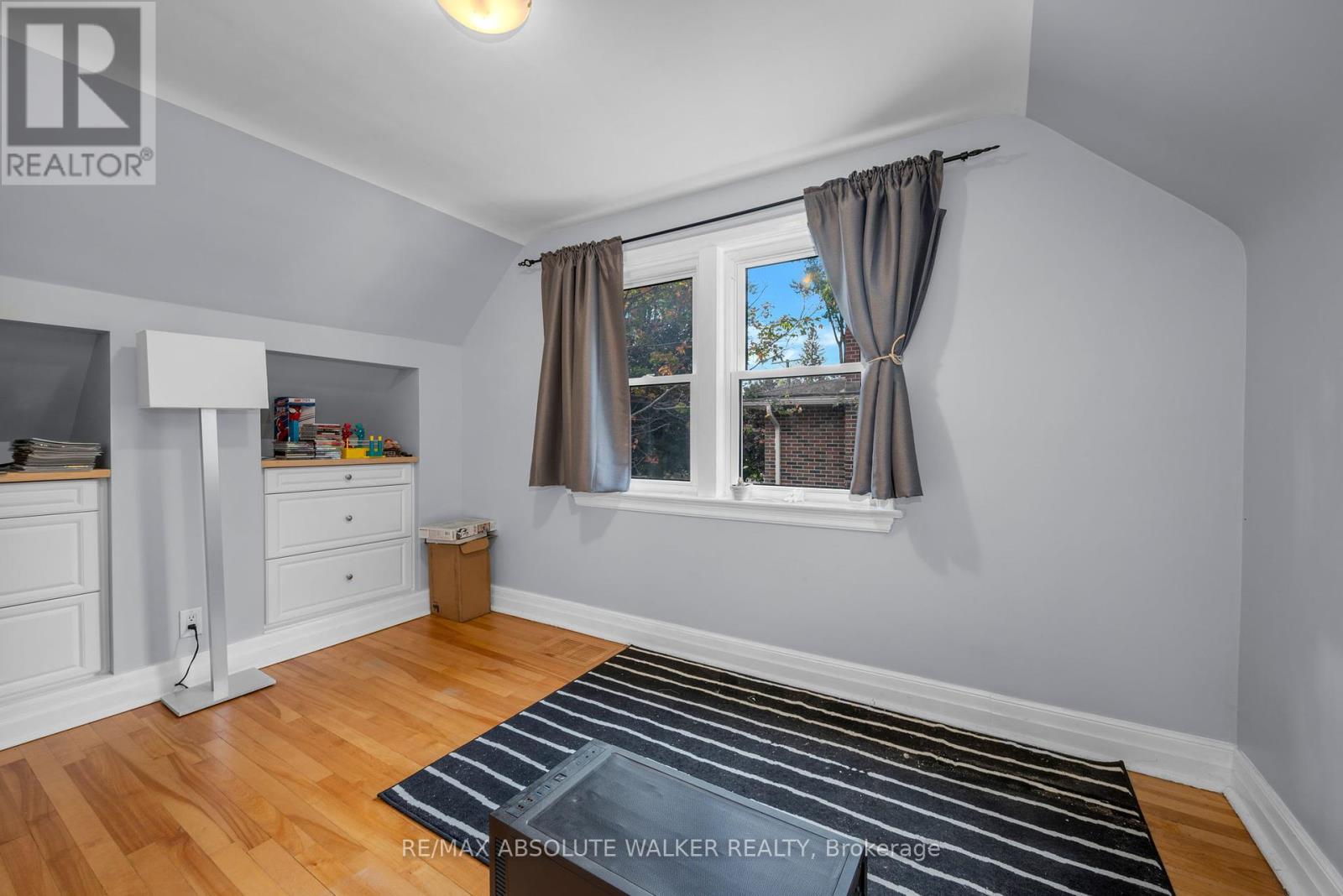 899 Maplewood Avenue