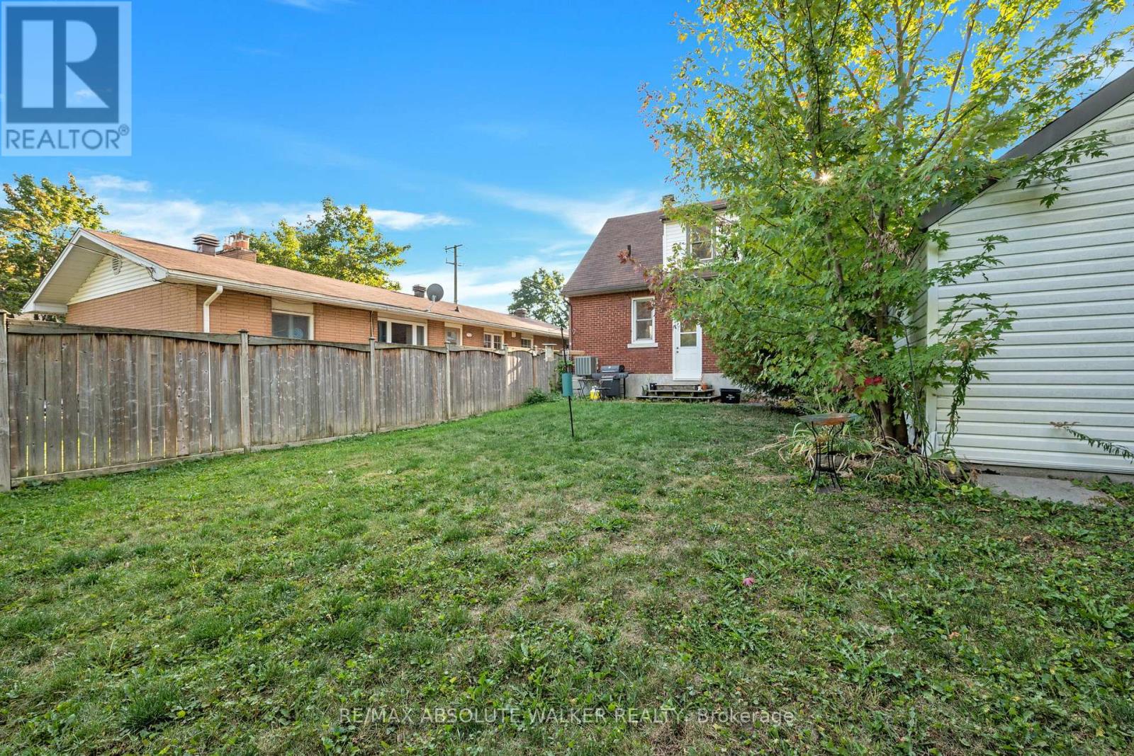 899 Maplewood Avenue