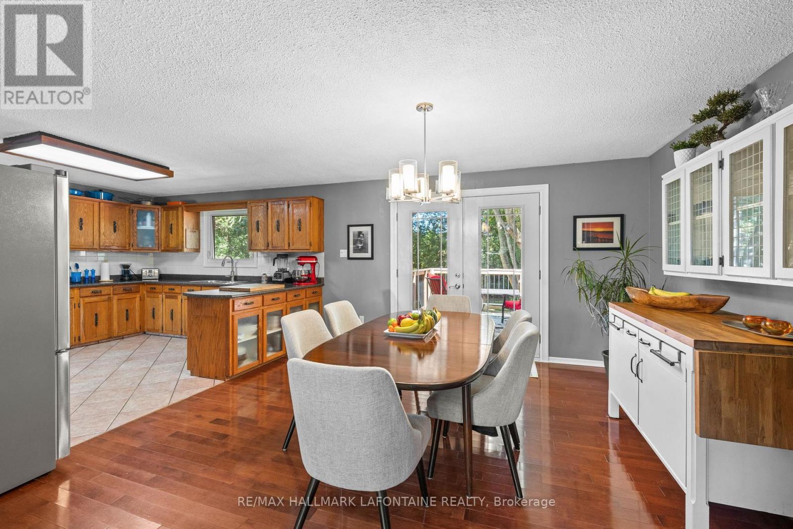 6941 Sunset Boulevard