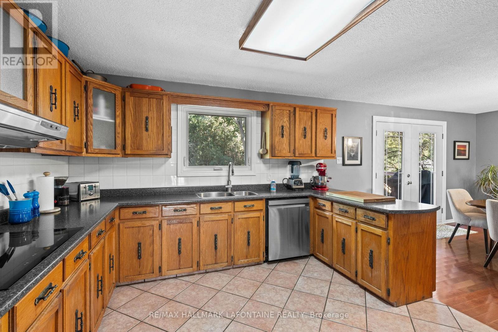 6941 Sunset Boulevard