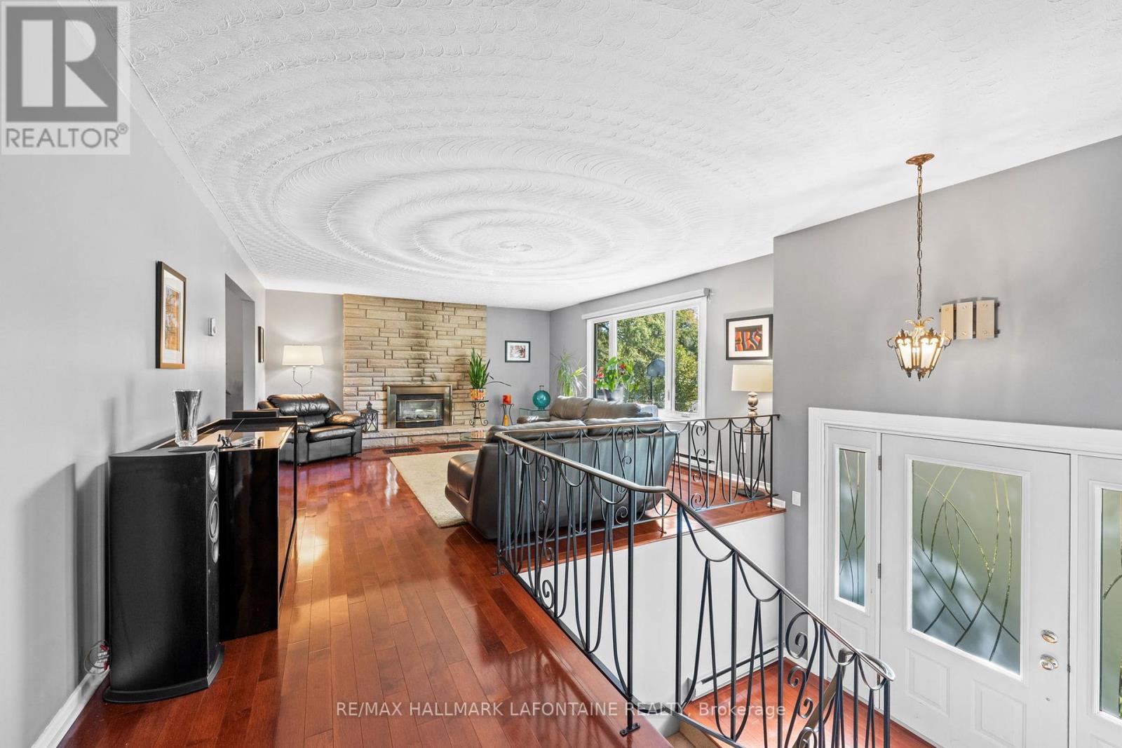 6941 Sunset Boulevard