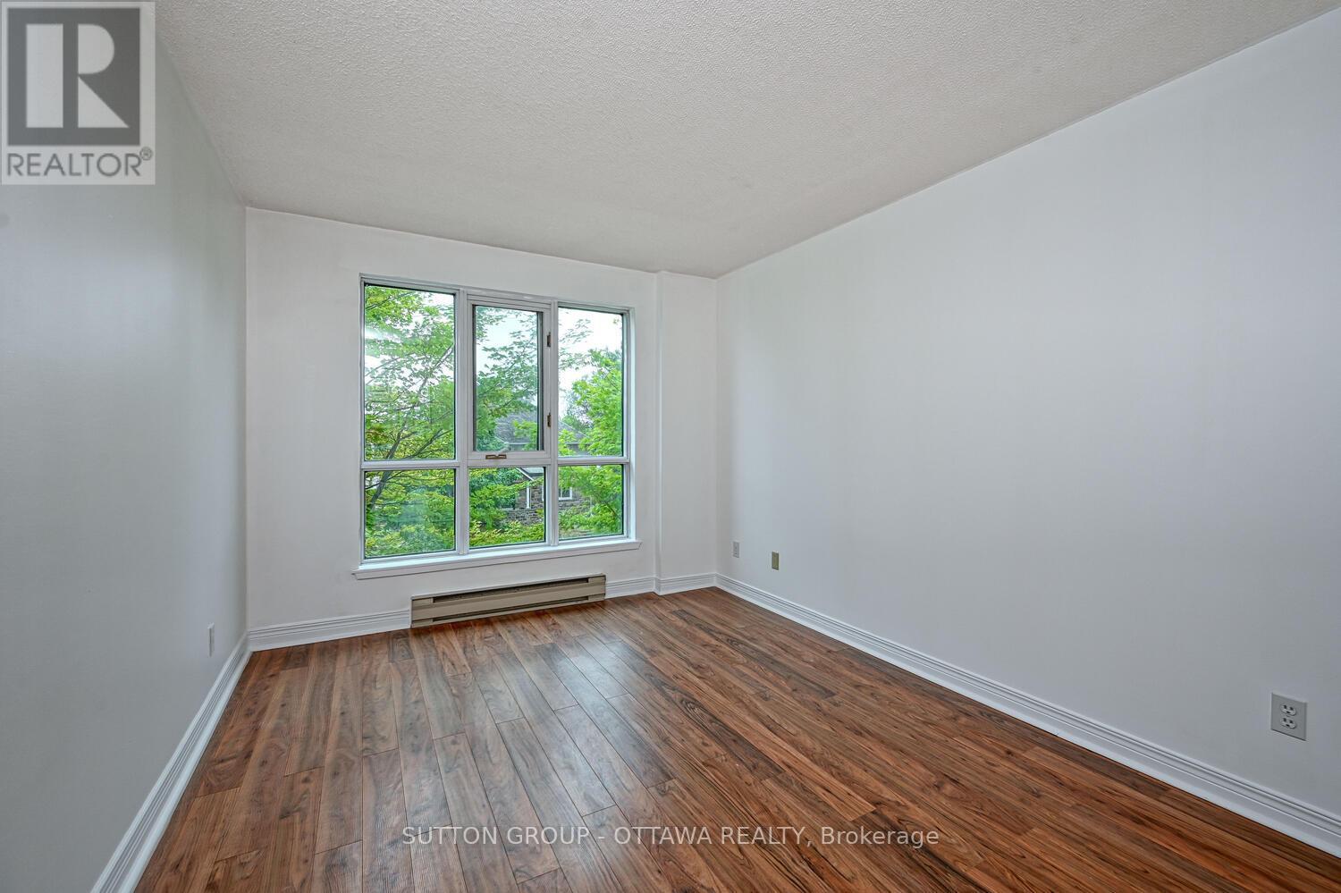 202 - 550 Cambridge Street S