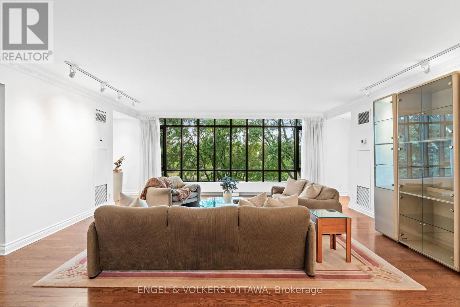 406 - 111 Echo Drive