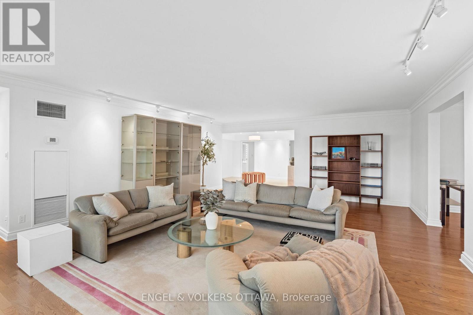 406 - 111 Echo Drive