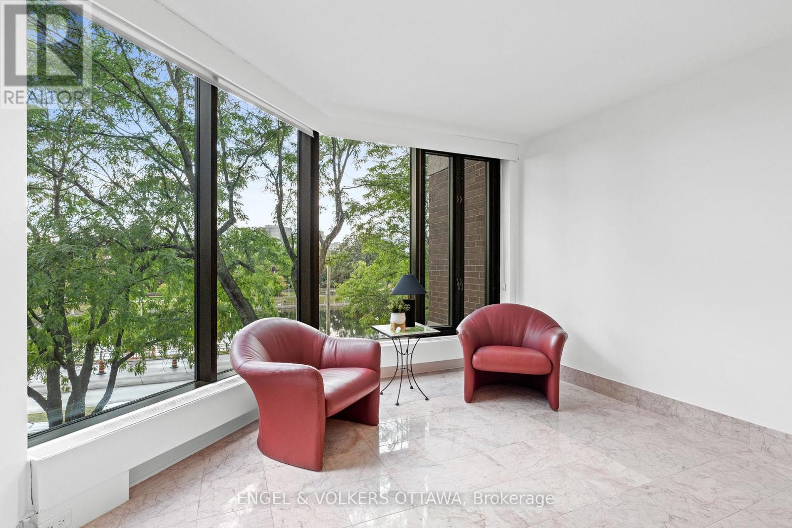 406 - 111 Echo Drive