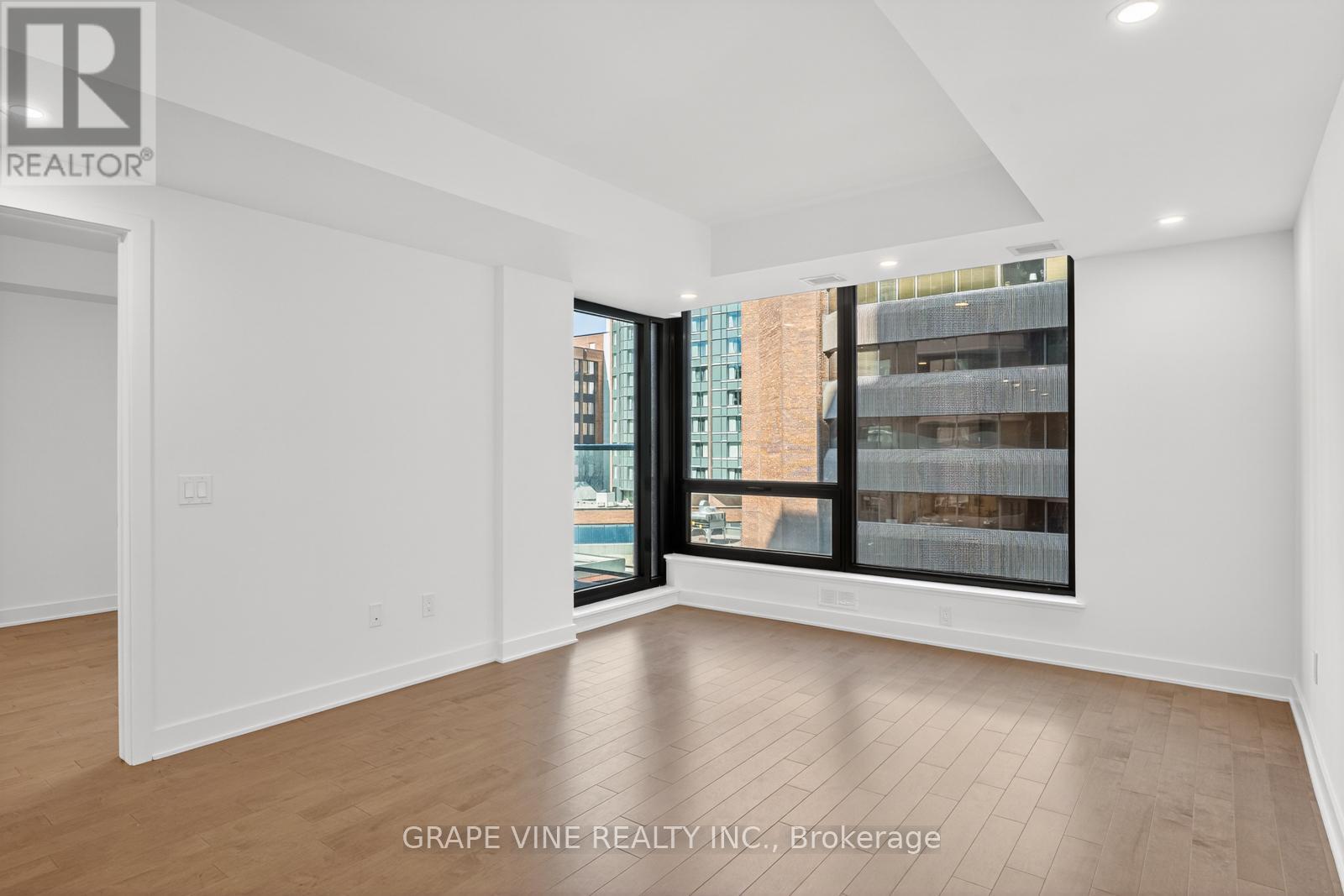 501 - 340 Queen Street
